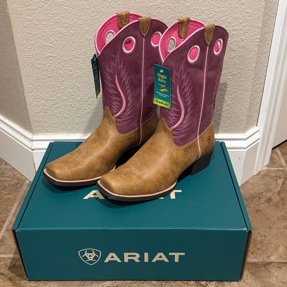 NWT Ariat Kids Futurity Fort Worth Cutter Toe Boot